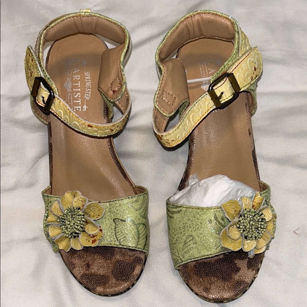 New L’Artiste Spring Step Women's Green Sandals Size 38